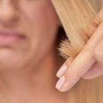 Włosy łamliwe i słabe – jak je wzmocnić
