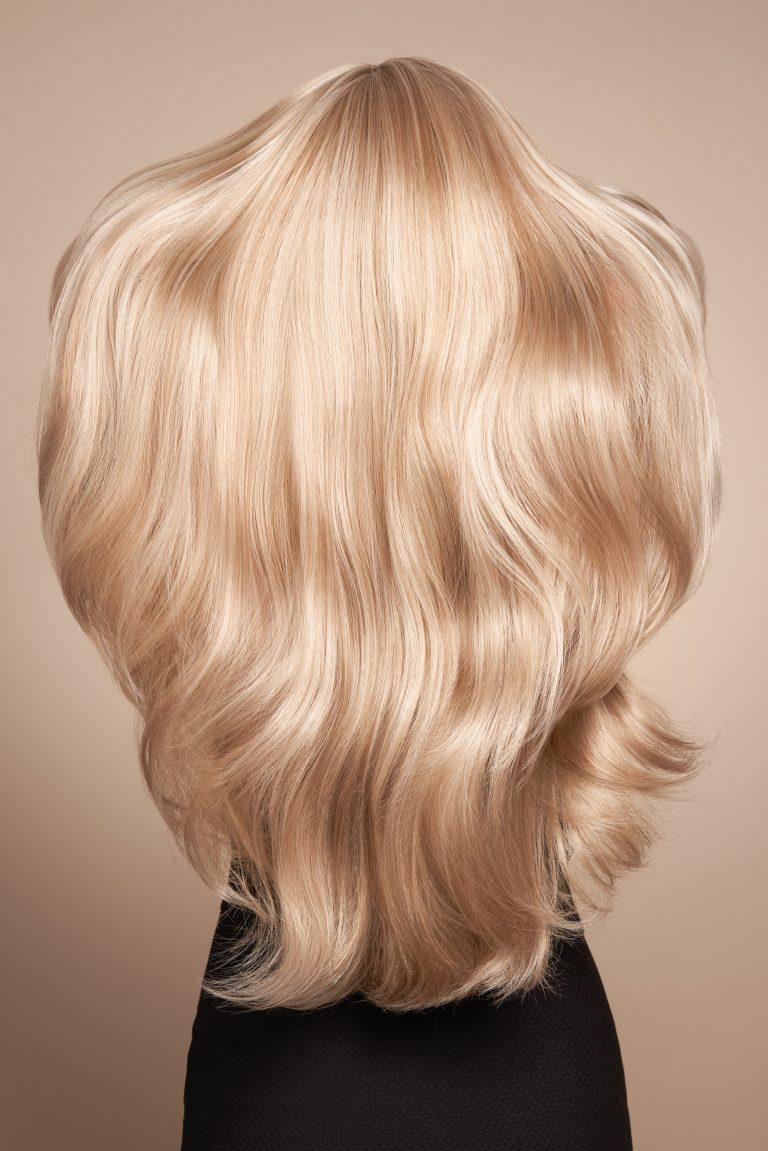 blond włosy