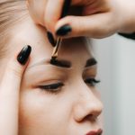 jak zrobić naturalny makijaż brwi