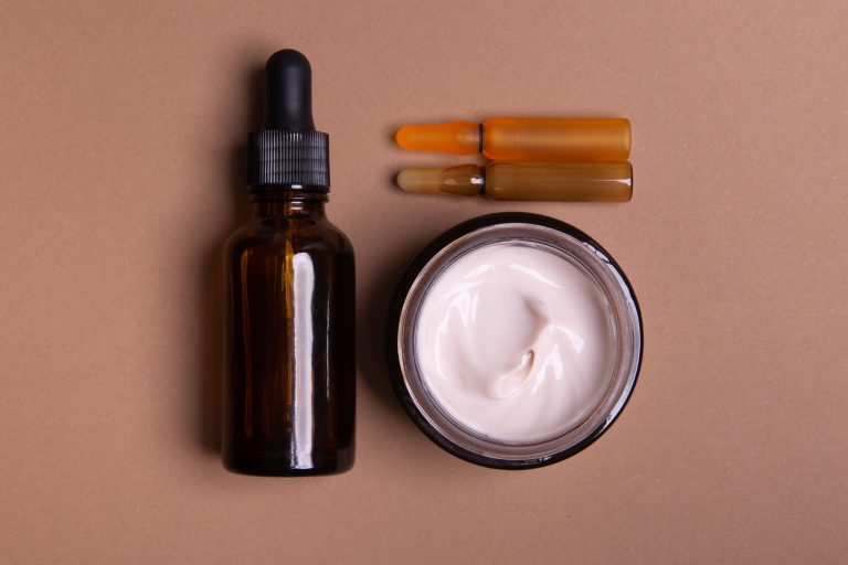 serum czy krem pod oczy