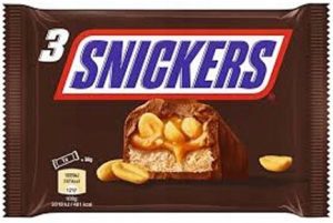 Snickers &ndash; batony z orzeszkami ziemnymi i karmelem, 3 &times; 50 g