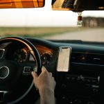 Wnętrze samochodu z kierownicą i deską rozdzielczą – odświeżacz do auta