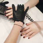 Pielęgnacja dłoni podczas manicure – trwały lakier do paznokci